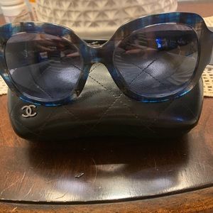 Used in good condition Chanel sunglasses
